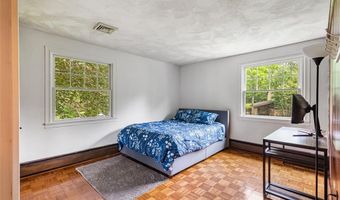 80 Woodbridge Dr, East Greenwich, RI 02818