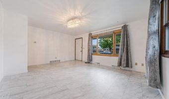 2725 S JACKSON St, Appleton, WI 54915