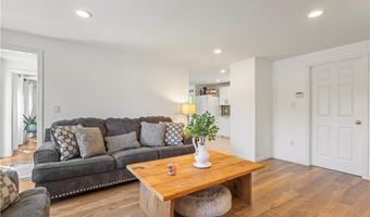 6 Fleuette Dr, Bellingham, MA 02019