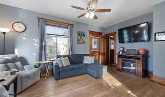 207 N Davis St, Anamosa, IA 52205