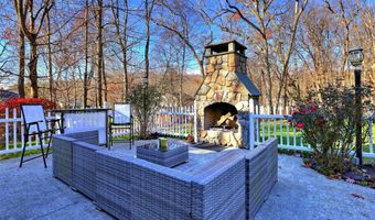 39 Lasky Rd, Beacon Falls, CT 06403