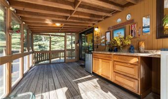 8 Robin Dr, North Kingstown, RI 02852