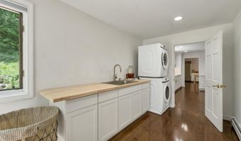 8 W Gate Dr, Bow, NH 03304
