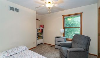 806 Vermont Cir, Ames, IA 50014