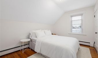 19 County St, Newport, RI 02840