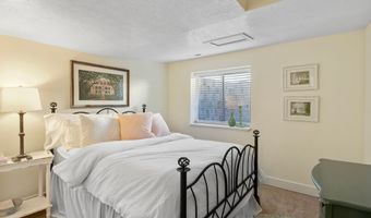 9976 N OAK Rd W, Cedar Hills, UT 84062