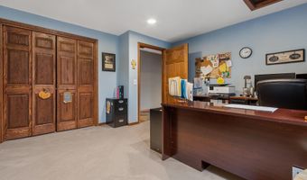 1415 Nicklaus Dr, Aberdeen, SD 57401