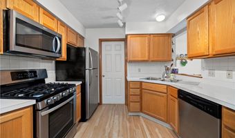 118 Ambleside Way, Amherst, OH 44001