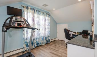 18 South Plz, Amity Harbor, NY 11701