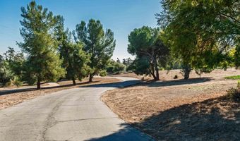 1114 N Crescent Ridge Rd, Fallbrook, CA 92028