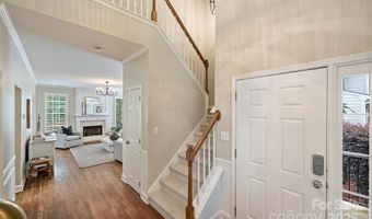 2100 Sablewood Dr, Charlotte, NC 28205