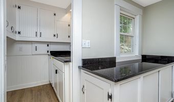 4 Main St, Ashburnham, MA 01430