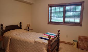 611 Spring View Cir, Beatrice, NE 68310