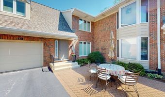 1671 N Belmont Ct, Arlington Heights, IL 60004