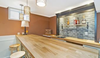 2429 S FRONT St, Allentown, PA 18103