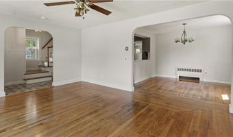 29 Cormier Rd, Lincoln, RI 02865
