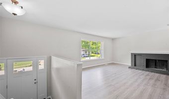 412 Sorrento Dr, Ballwin, MO 63021