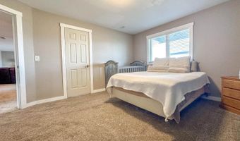 502 Granite Dr, Bismarck, ND 58503