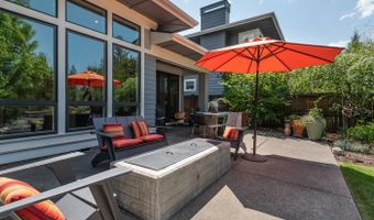 2100 NW Newport Hills Dr, Bend, OR 97703
