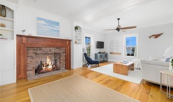131 Eustis Ave, Newport, RI 02840