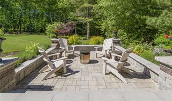 19 Blacksburt Ct, North Kingstown, RI 02874