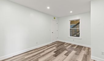 38 Newbury St, Auburn, ME 04210