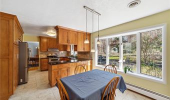 18895 Rivers Edge Dr W, Chagrin Falls, OH 44023