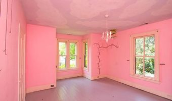 162 N Monroe St, Alderson, WV 24910