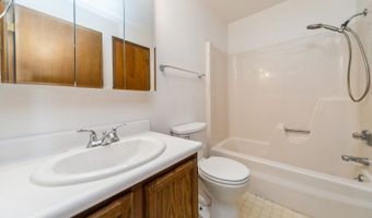 935 Breezewood Cir, Altoona, IA 50009