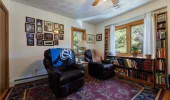 8 Robin Dr, North Kingstown, RI 02852