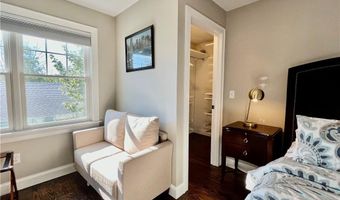 24 Stockholm St, Newport, RI 02840