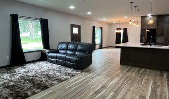 121 N 9th St, Albia, IA 52531