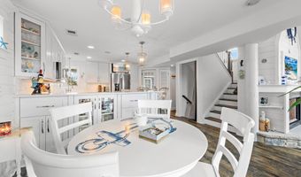 222 7TH St, Beach Haven, NJ 08008