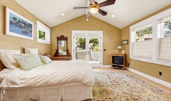 307 N Main St, Ashland, OR 97520