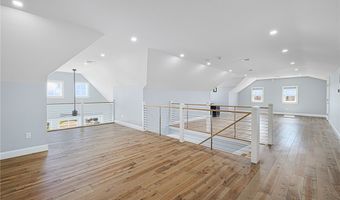 1046 Ocean Rd, Narragansett, RI 02882