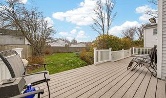 22 Connecticut Ave, Middletown, RI 02842