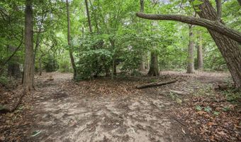 13 Swartzel Dr, Middletown, NJ 07748