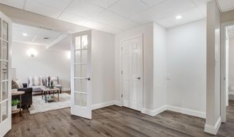 190 Oakbriar Farm Dr, Ballwin, MO 63021