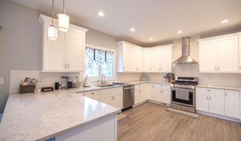 240 Fernwood Dr, Bayville, NJ 08721