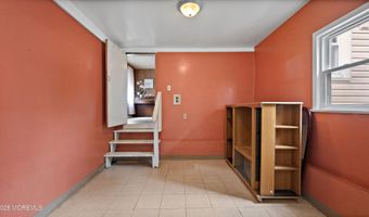 125 Eighth St, Belford, NJ 07718