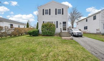 22 Connecticut Ave, Middletown, RI 02842