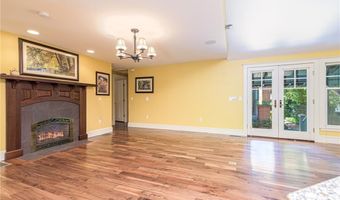 137 Narragansett Ave, Jamestown, RI 02835