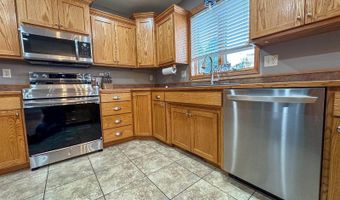 921 Longhorn Dr, Bismarck, ND 58503