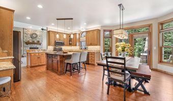 228 E THORNBROOK Ln, Appleton, WI 54913