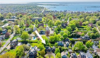 11 Sylvan St, Newport, RI 02840