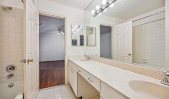6 GOLDLEAF Ct, Bethesda, MD 20817