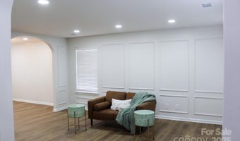 3813 Brookchase Ln, Charlotte, NC 28205