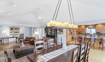1415 W Hawthorne St, Arlington Heights, IL 60005