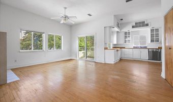 94 OCEANSIDE Dr, Atlantic Beach, FL 32233