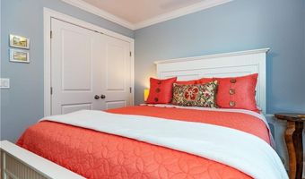 19 Eustis Ave, Newport, RI 02840